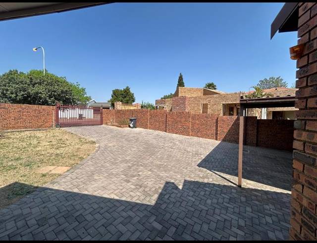 3 BEDROOM HOUSE FOR SALE IN THE REEDS